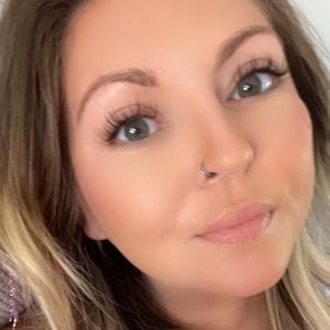 Meet your Posher, Claire